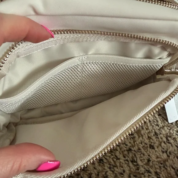 lululemon athletica Everywhere Crossbody Bag with Gold Hardware - Picture 4 of 5